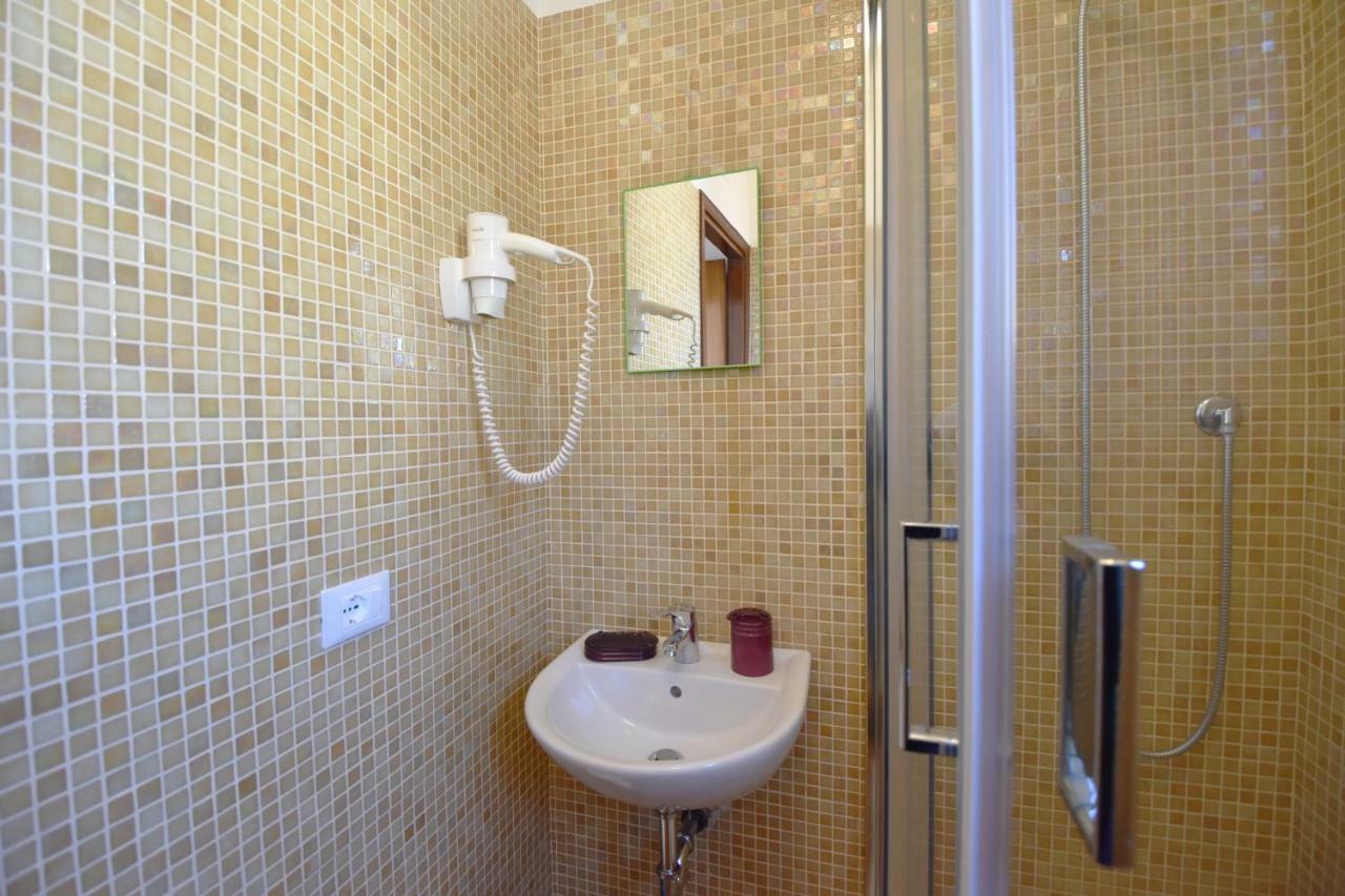 Nice And Warm Rooms Roma Exterior foto